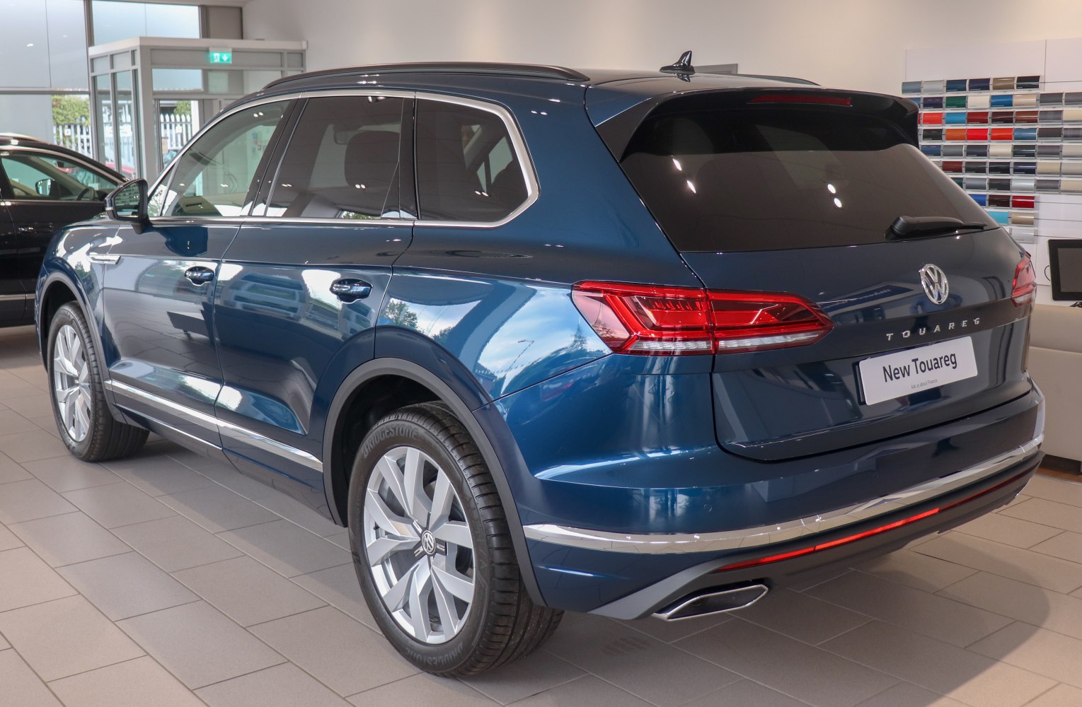 Volkswagen Touareg R 3.0 V6 TSI (462 Hp) eHybrid 4MOTION Tiptronic