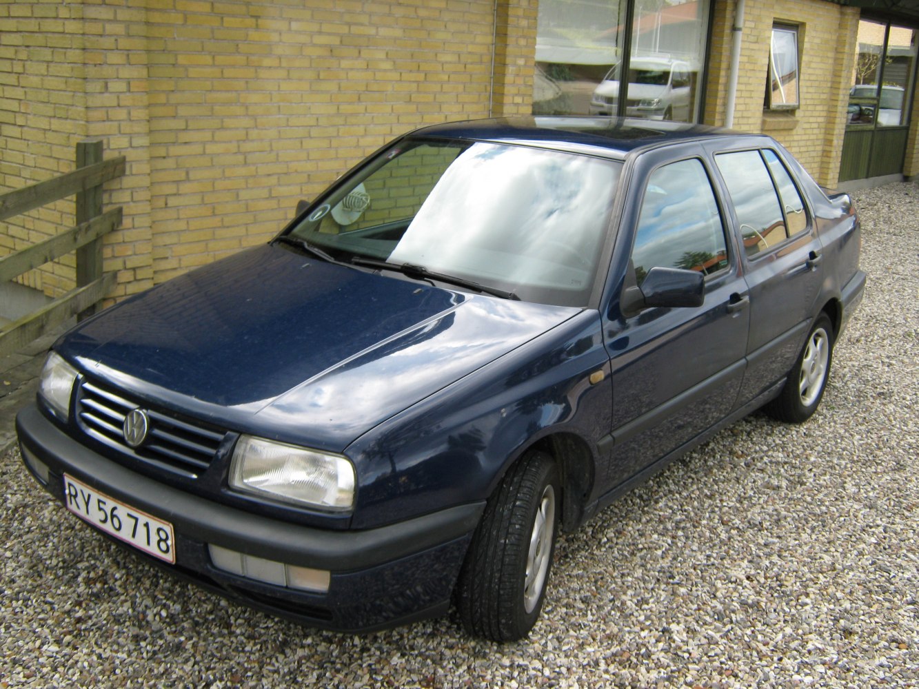 Volkswagen Vento 1.9 TDI CL (110 Hp)