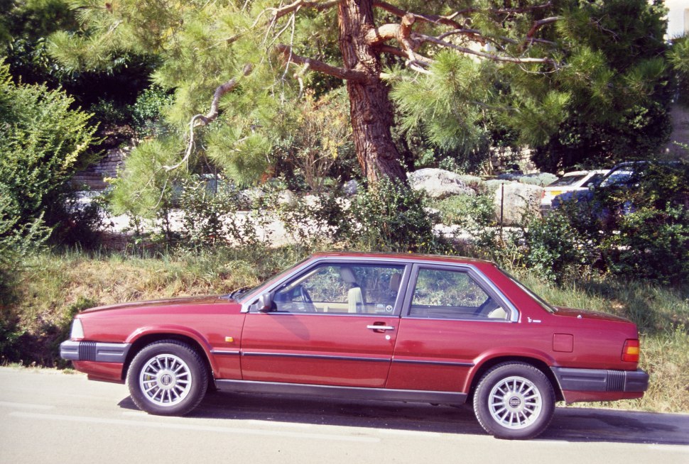 Volvo 780 Bertone 2.8 V6 (147 Hp) Automatic