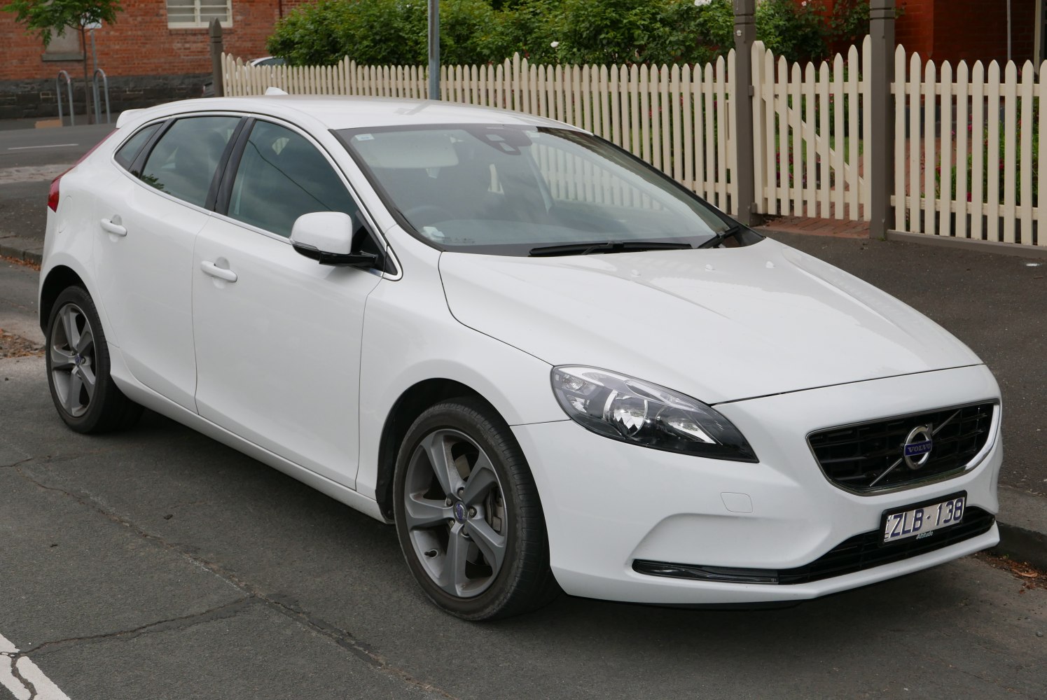 Volvo V40 1.6 T2 (120 Hp)